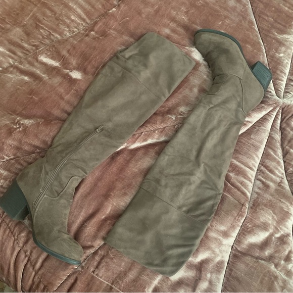 Grey Thigh-high boots - Picture 4 of 8